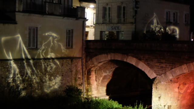 Dragon façade rue du Change, bord de Loir
