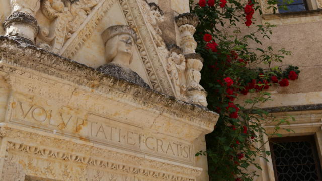 Détail de la façade de la Maison natale de Ronsard à Couture-sur-Loir